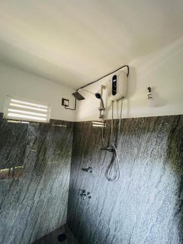 Ein Badezimmer in der Unterkunft Sigiri Serenity Hostel