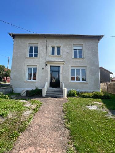 a house with a pathway leading to the front door at Les Croisés&Spa in Azannes-et-Soumazannes