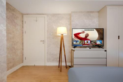 TV a/nebo společenská místnost v ubytování Chengdu Botingxi Mansion Selected Suites B&B