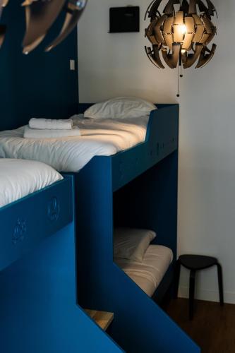 two bunk beds in a room with a chandelier at la Game Room in Pau