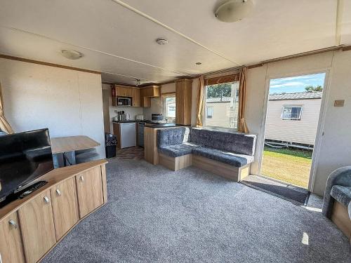 Gallery image of Homely Dog-Friendly Caravan At Valley Farm In Essex, Ref 46633V in Great Clacton