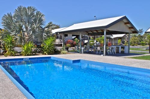 a large blue swimming pool with a gazebo at Barcaldine Country Motor Inn in Barcaldine