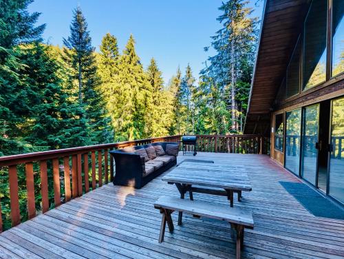 Μπαλκόνι ή βεράντα στο Chalet at Rainier Lodge (0.4 miles from the entrance)