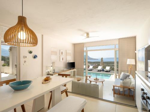 Η κουζίνα ή μικρή κουζίνα στο Adeste Villas I Private pools & Stunning seaviews