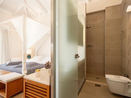 Ένα μπάνιο στο Adeste Villas I Private pools & Stunning seaviews