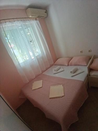 Ένα ή περισσότερα κρεβάτια σε δωμάτιο στο Pet Friendly Apartment Ground Floor