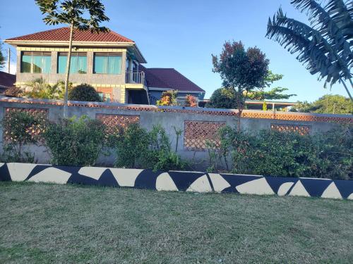 Κήπος έξω από το Alice Gardens & Campsite