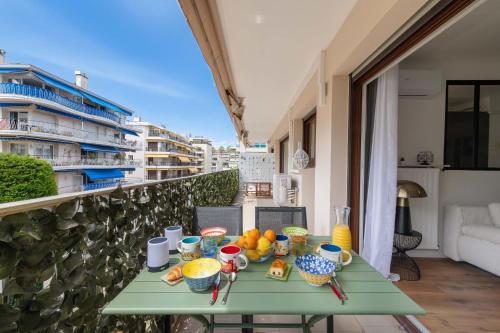 1-Br with Terrace Palm Beach Close to Beaches