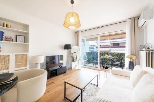 1-Br with Terrace Palm Beach Close to Beaches