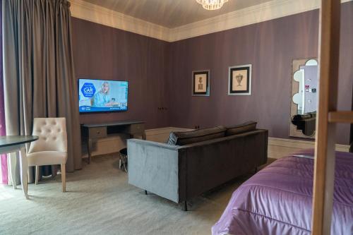 Televisyen dan/atau pusat hiburan di Midlands Park Hotel