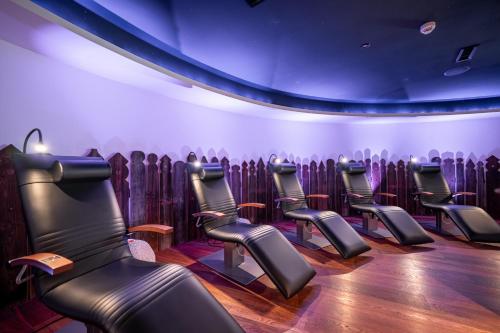 a room with a row of chairs in a theater at Croce Bianca Leisure & Spa Hotel in Canazei