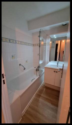 Joli T2 36m2 quatier port malfato, place de parking privative