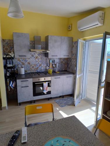 Η κουζίνα ή μικρή κουζίνα στο TerrazzA Mare a Vasto Marina