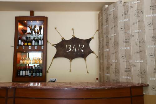 Ο χώρος του lounge ή του μπαρ στο Park Hotel Imeri kutaisi