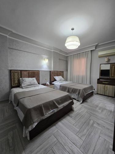 Кровать или кровати в номере Comfy 2 Bedrooms Apartment in Cairo 94S
