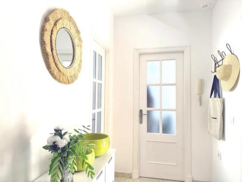 Vibes Center Flat