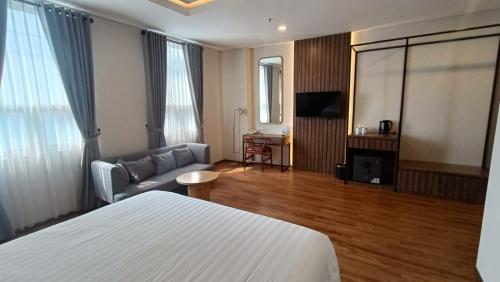 TV a/nebo společenská místnost v ubytování Adia Suites Hotel