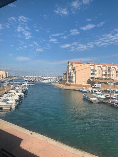 Duplex apartment facing the port