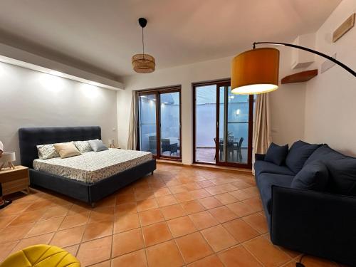 a living room with a couch and a bed at Kasa Mondello in Mondello