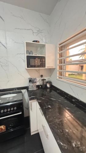 Una cocina o cocineta en Dahlia appartement RDC - 2 Chambres - Lomé