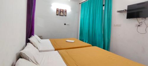 Televisyen dan/atau pusat hiburan di Rainbow Residency Auroville