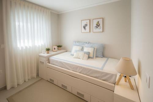 Giường trong phòng chung tại Les DEVESES DENIA GRUPOBLAZQUEZ