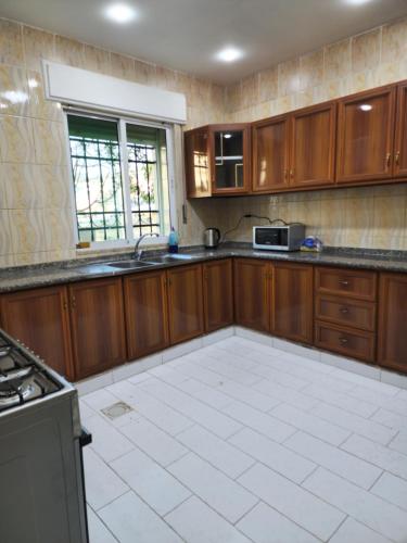 Kitchen o kitchenette sa Monani