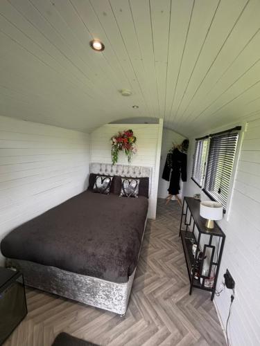 a bedroom with a large bed in a room at Little lake lodge faceboo in Armoy