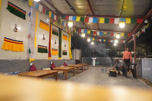 Clientes alojados en White Mountain By Pahadi Adda