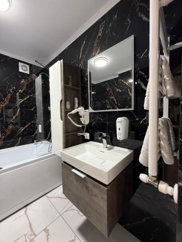 Ένα μπάνιο στο Hotel Kalyan & Spa