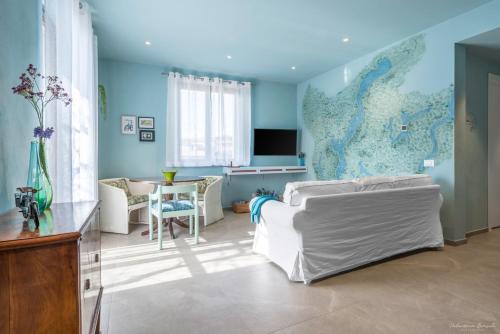 a living room with a couch and a table at Draisina Bike Apartments DUE in Oleggio Castello