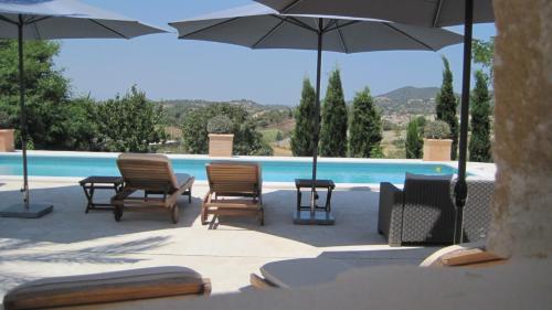 Bazén v ubytování Cas Ferrer nebo v jeho okolí