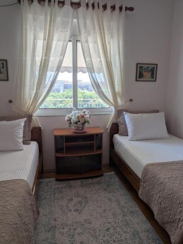 Inn Cloud Gjirokaster tesisinde bir odada yatak veya yataklar