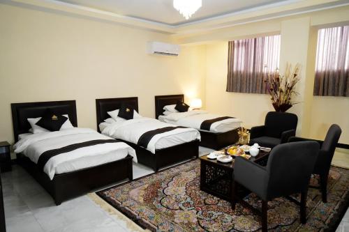 Ένα ή περισσότερα κρεβάτια σε δωμάτιο στο Kabul Taj Hotel