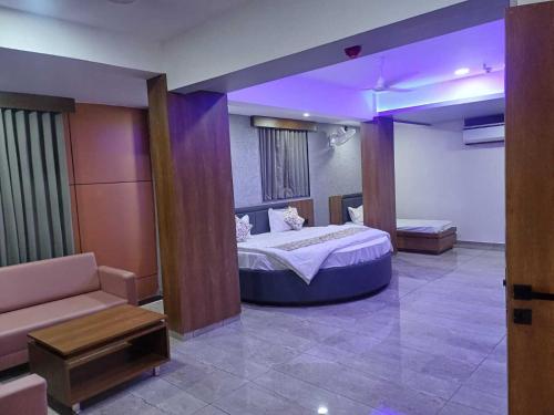 a bedroom with a bed and a couch in a room at Hotel O Heritage Inn in Mehsāna