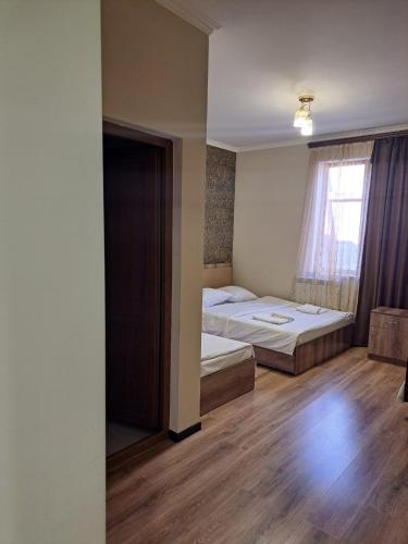 Postel nebo postele na pokoji v ubytování AGA HOTEL & Restaurant