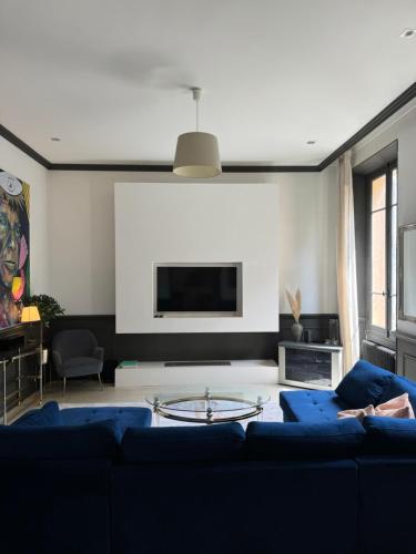 Stylish Town House with 3 bedrooms and private parking