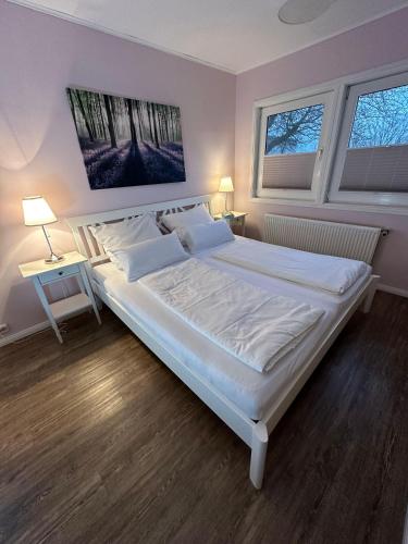 Ένα ή περισσότερα κρεβάτια σε δωμάτιο στο Ferienwohnung-in-Strandnaehe-Schwalbennest-2