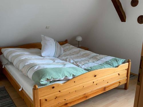 Postel nebo postele na pokoji v ubytování Gemütliches Ferienhaus in Barlin, unweit Dargun