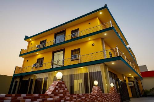 El edificio en el que está el hotel
