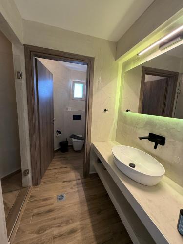 Ένα μπάνιο στο Casa Panorama Adults Only