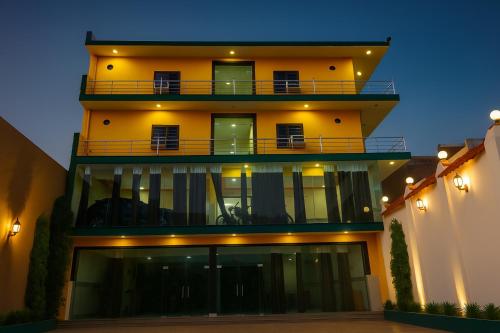 El edificio en el que está el hotel