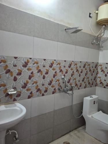 a bathroom with a sink and a toilet at Meerut Sky view in Maheshwar