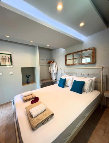 Postel nebo postele na pokoji v ubytování Core Luxury Suites