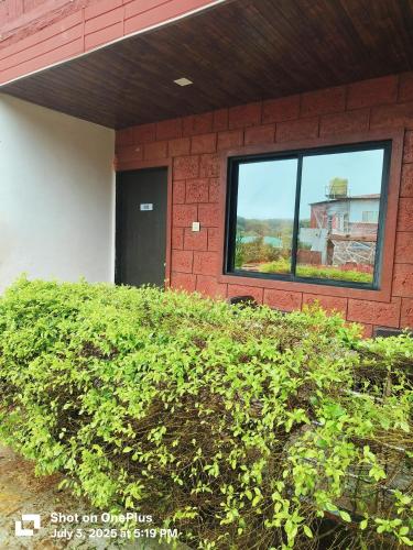 Gambar di galeri bagi HOTEL GREEN CRYSTAL LINGMALA Mahabaleshwar di Mahabaleshwar