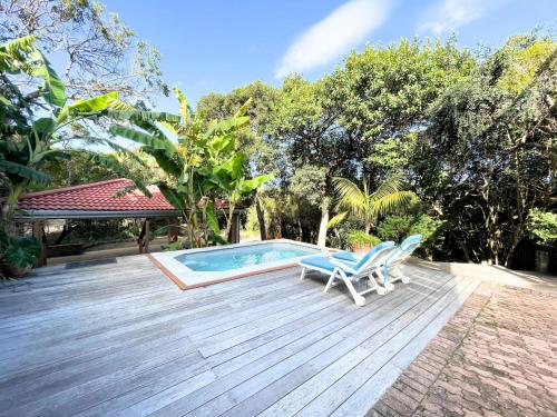 La alberca dentro o cerca de Forest Escape w Pool Jacuzzi Pizza Oven