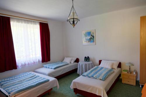 Ένα ή περισσότερα κρεβάτια σε δωμάτιο στο Zeller Apartman