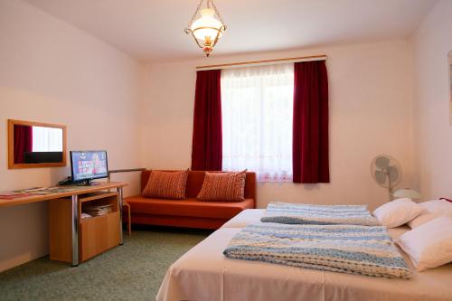 Μια τηλεόραση ή/και κέντρο ψυχαγωγίας στο Zeller Apartman
