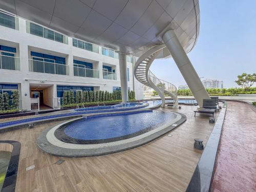 Vogue Vacation Homes, Arjan Opalz by Danube near Science Park, Studio Apartment with Balcony and Vibrant Community View, Access to all Amenities