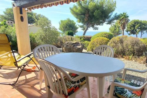 Photo de la galerie de l'établissement Spacious house with pool close to the sea, à Saint-Raphaël